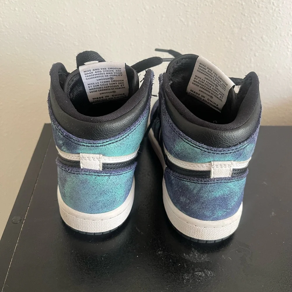 Nike Kids High-Top Sneakers in Teal Iridescent, Black & White